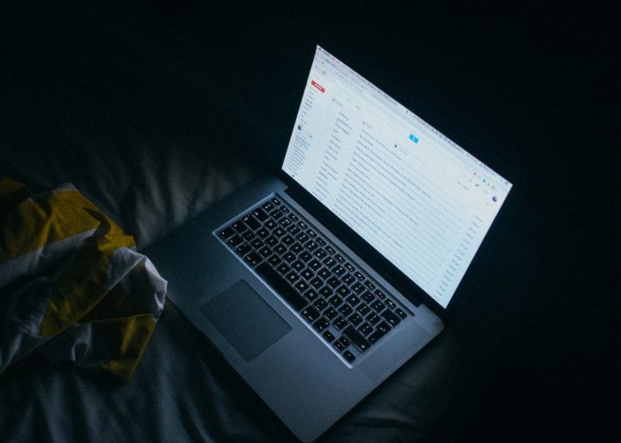Is it bad for you to watch TV in the dark?